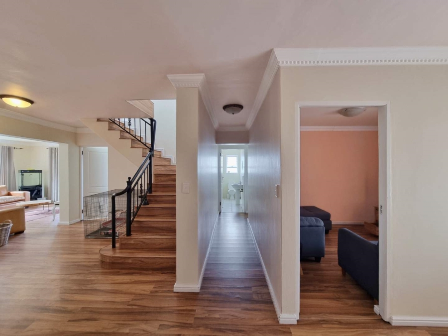 5 Bedroom Property for Sale in Chanteclair Western Cape